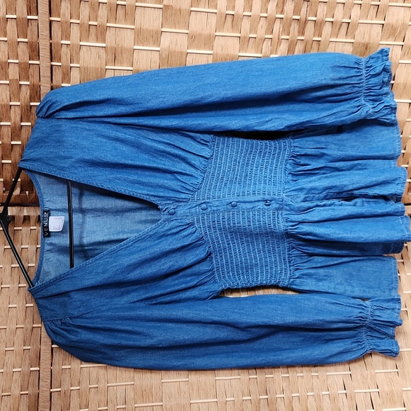 Women's Jean-Like, Smocked Waist V-Neck, Peplum w Ruffle, Chambray Med Wash Top - Picture 2 of 10